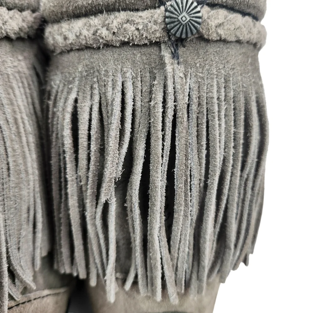 Minnetonka Gray Sheepskin Fur Lined Pug Boots Fringe Winter Moccasin Boot Size 7
